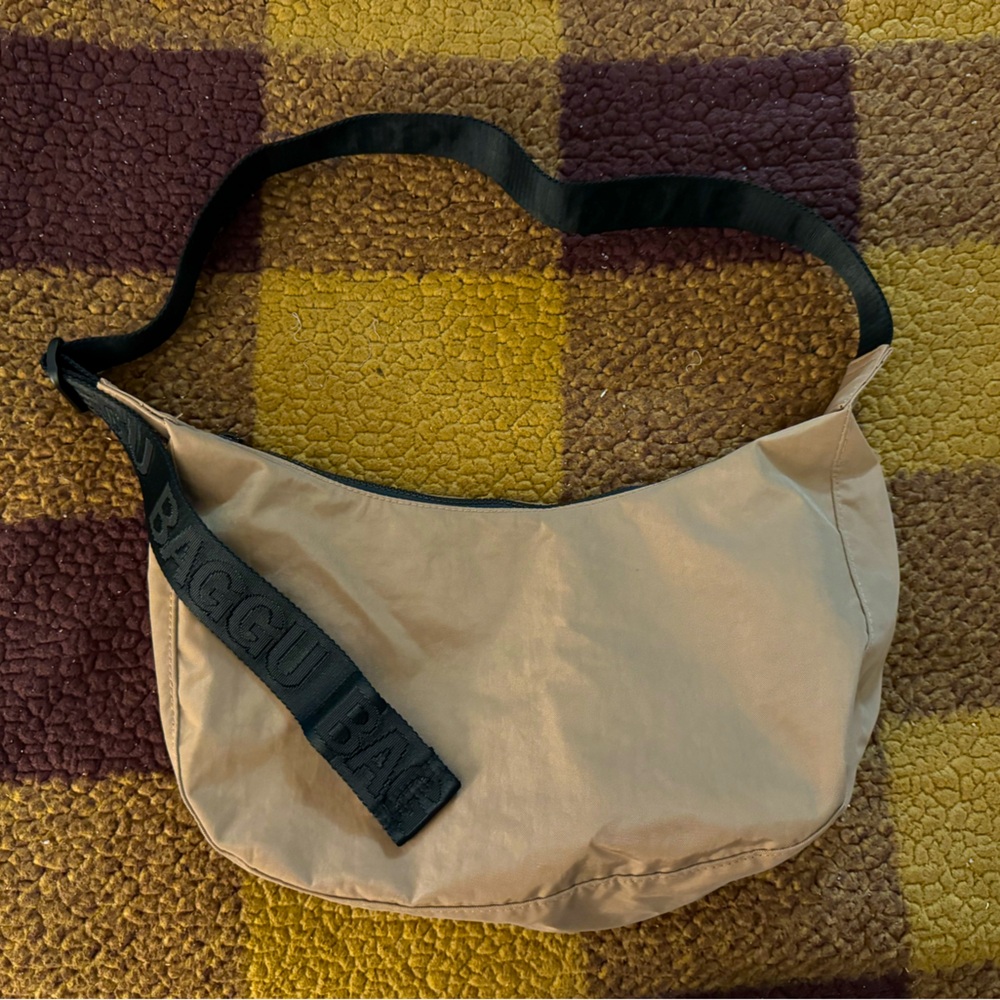 Medium Crescent BAGGU bag